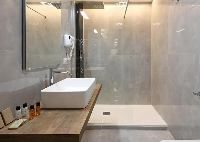 Plaza Suites, Luxury Collection 4*