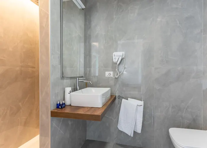 Plaza Suites, Luxury Collection 4*